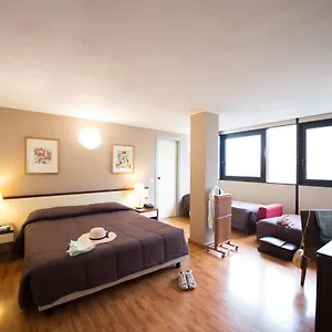 Ibis Styles Cristal Hotell